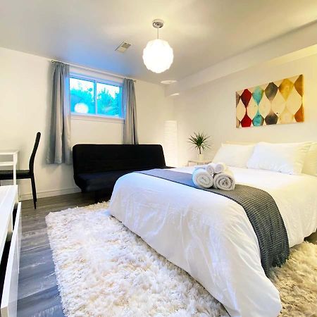 Toronto Bed & Breakfast - Free Parking Екстериор снимка