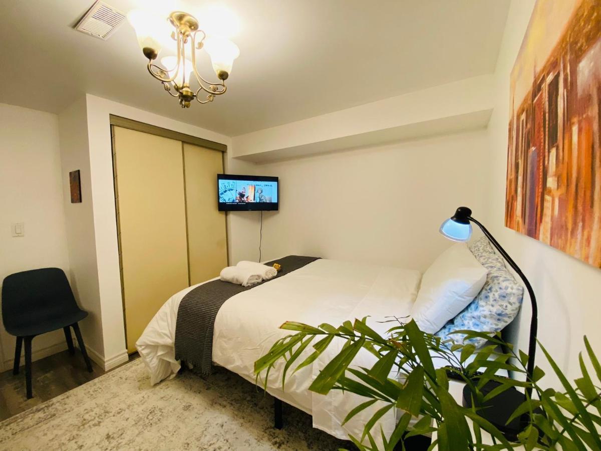 Toronto Bed & Breakfast - Free Parking Екстериор снимка