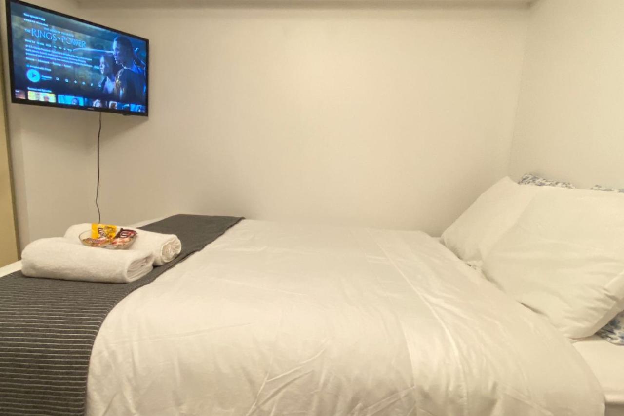 Toronto Bed & Breakfast - Free Parking Екстериор снимка