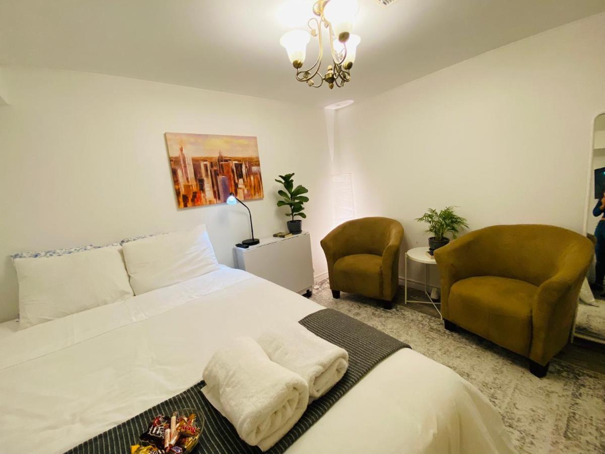 Toronto Bed & Breakfast - Free Parking Екстериор снимка