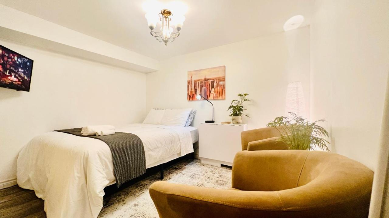 Toronto Bed & Breakfast - Free Parking Екстериор снимка