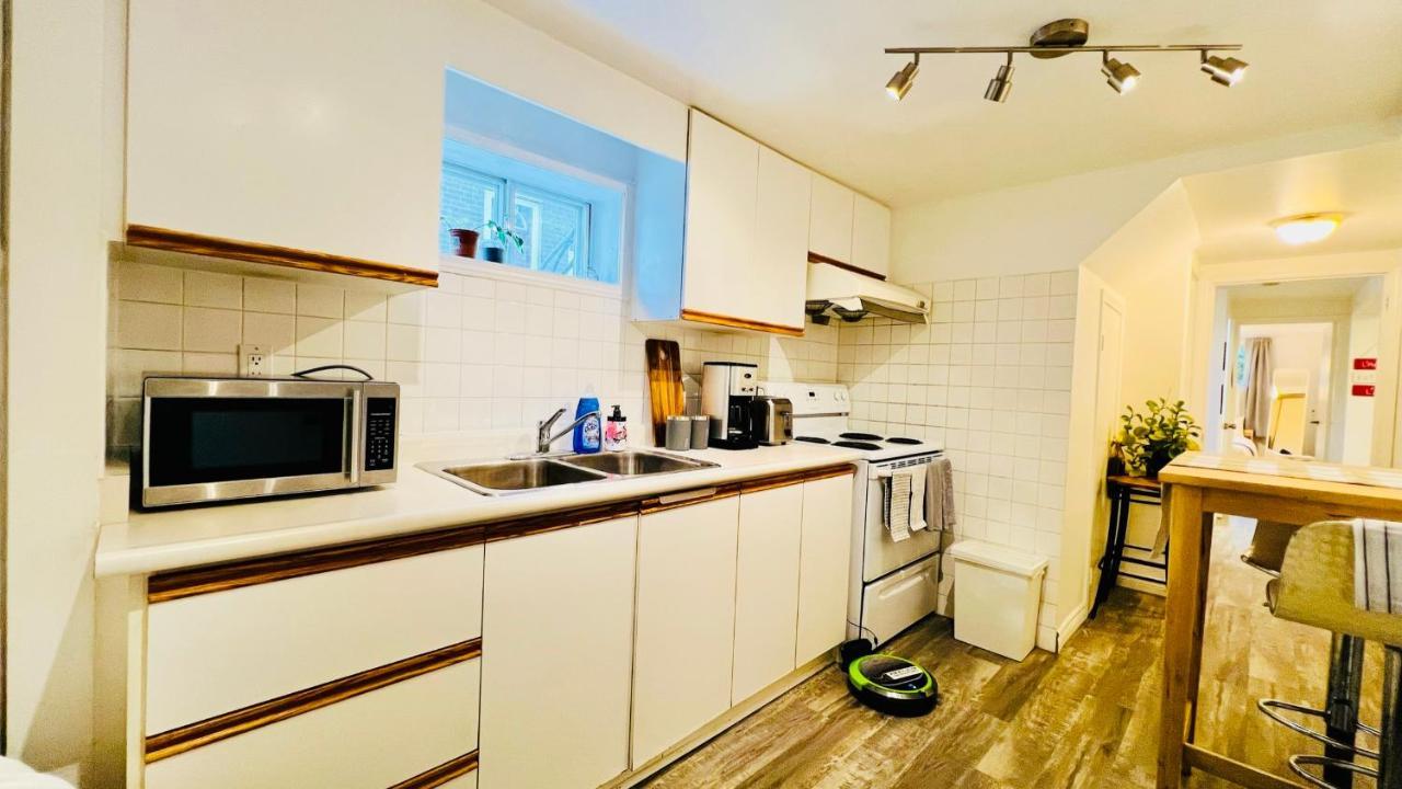 Toronto Bed & Breakfast - Free Parking Екстериор снимка