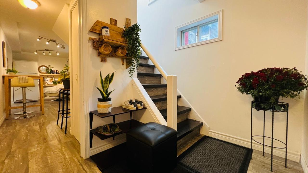 Toronto Bed & Breakfast - Free Parking Екстериор снимка