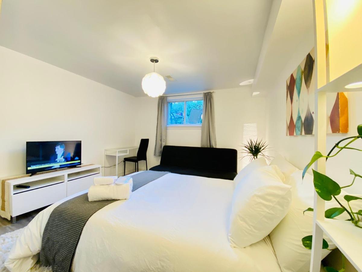 Toronto Bed & Breakfast - Free Parking Екстериор снимка