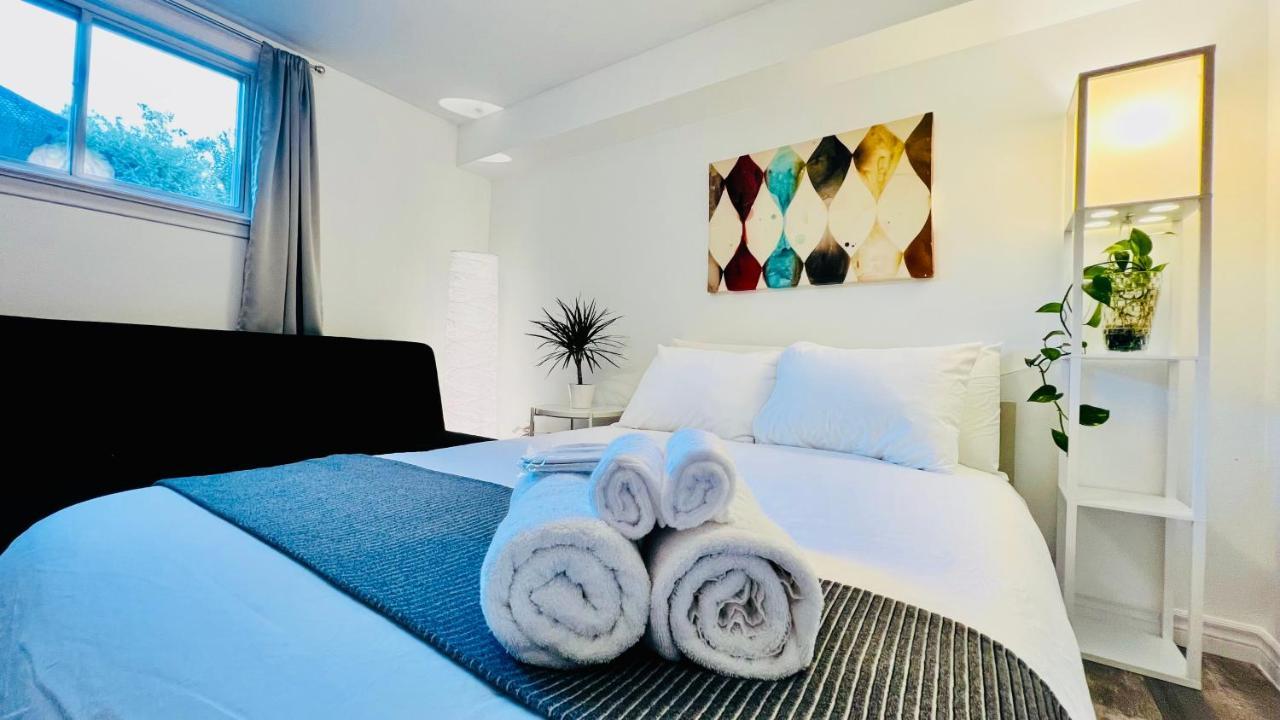 Toronto Bed & Breakfast - Free Parking Екстериор снимка