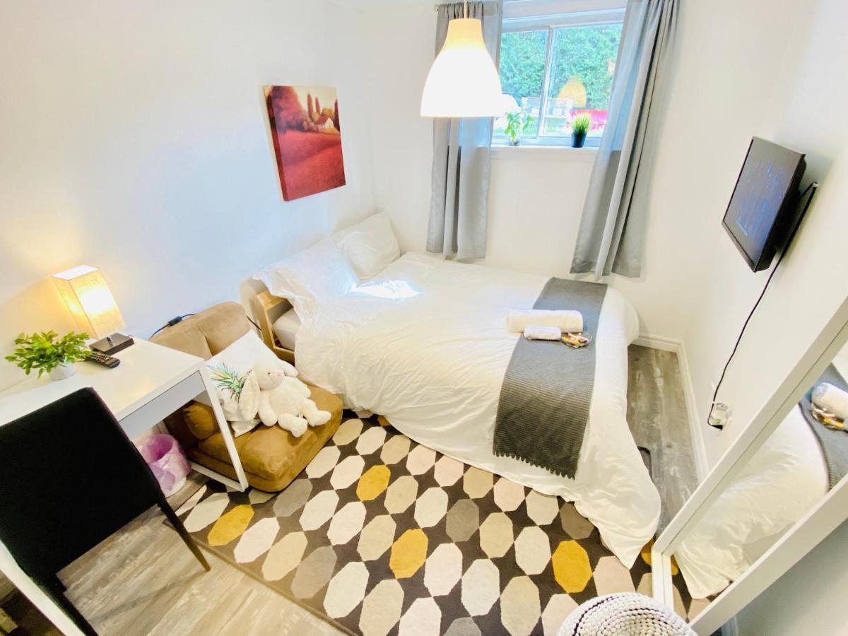 Toronto Bed & Breakfast - Free Parking Екстериор снимка