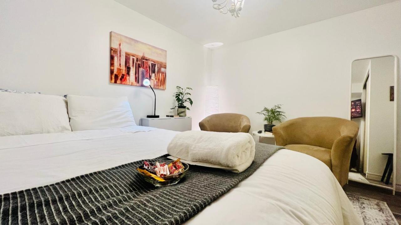 Toronto Bed & Breakfast - Free Parking Екстериор снимка