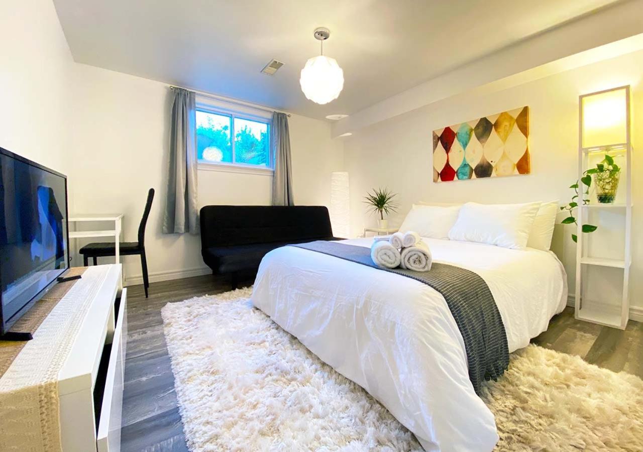 Toronto Bed & Breakfast - Free Parking Екстериор снимка