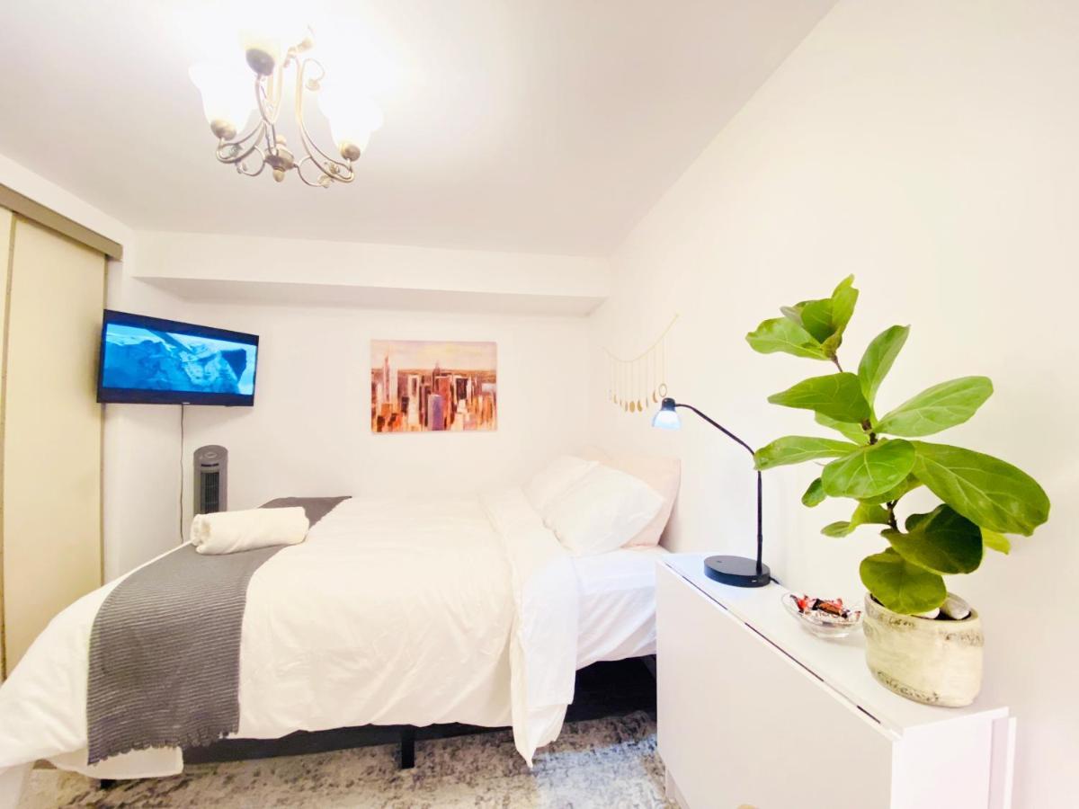 Toronto Bed & Breakfast - Free Parking Екстериор снимка
