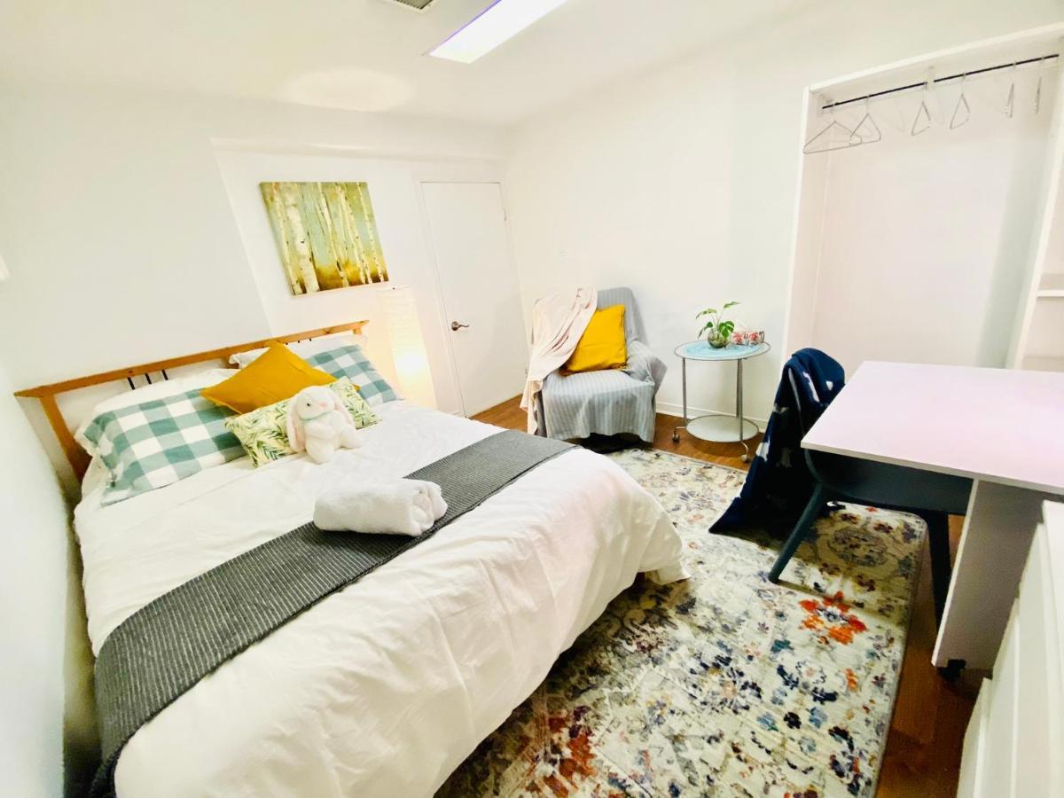 Toronto Bed & Breakfast - Free Parking Екстериор снимка