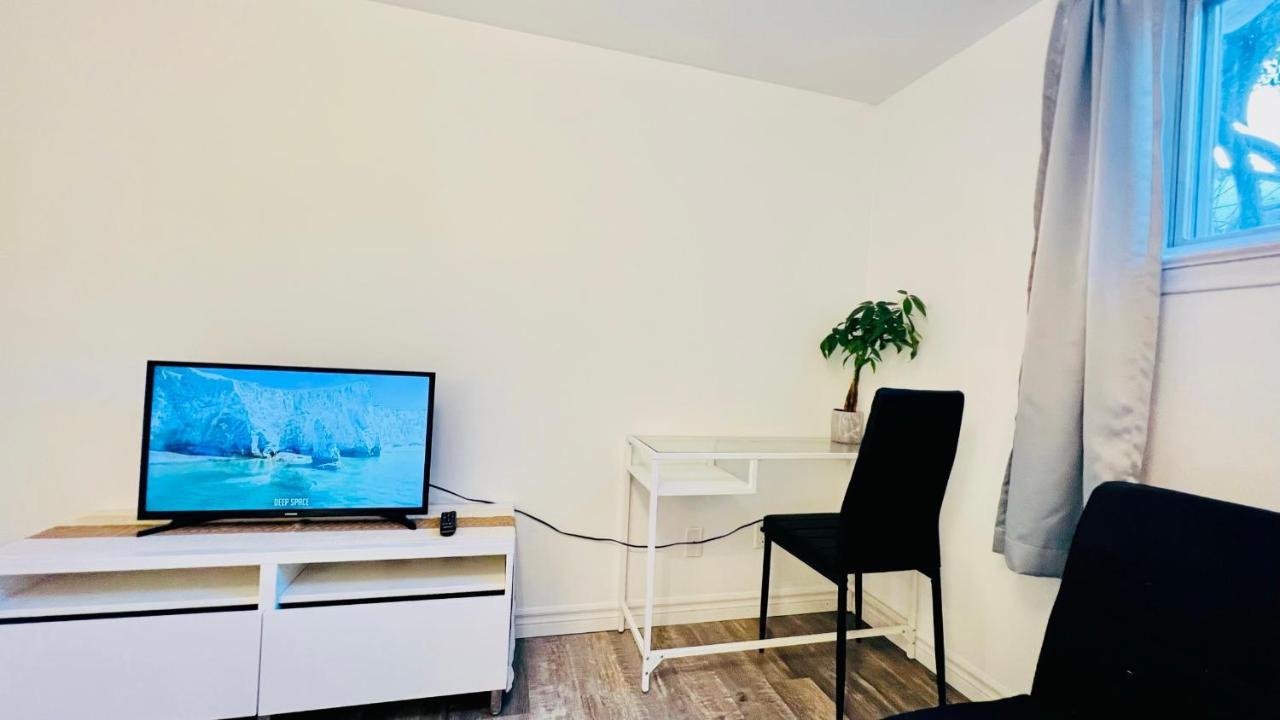 Toronto Bed & Breakfast - Free Parking Екстериор снимка