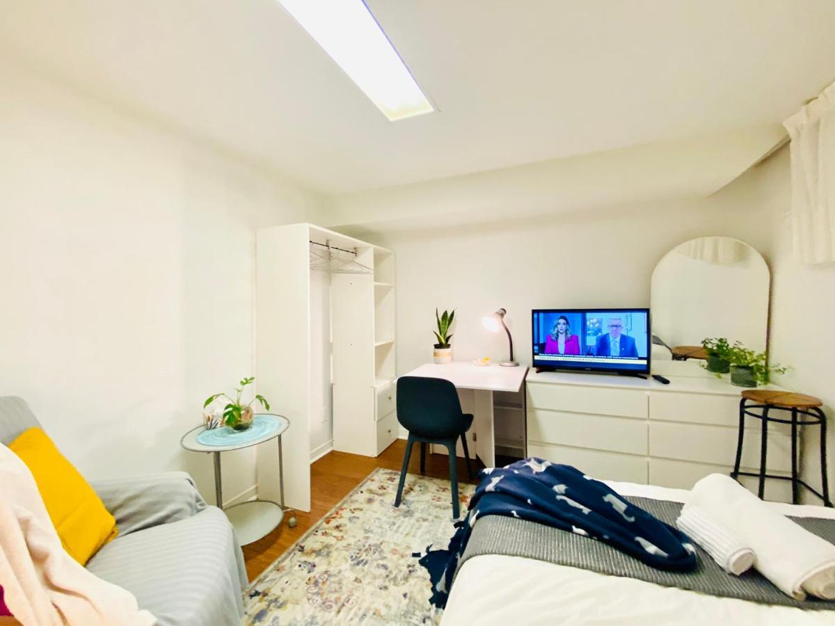 Toronto Bed & Breakfast - Free Parking Екстериор снимка